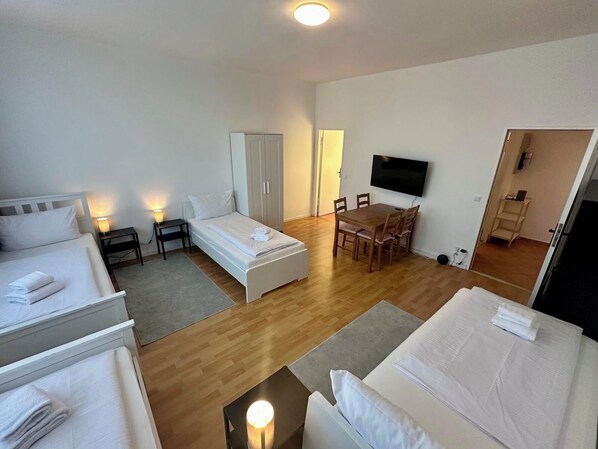 Estudio estándar, 1 habitación (Excluding 85 Euro Cleaning Fee) | Caja de seguridad en la habitación y insonorización 