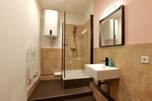 Hevals 6 Bedroom Apartment (excluding 125 EUR cleaning fees) | Värdeförvaringsskåp på rummet, ljudisolering och strykjärn/strykbräda