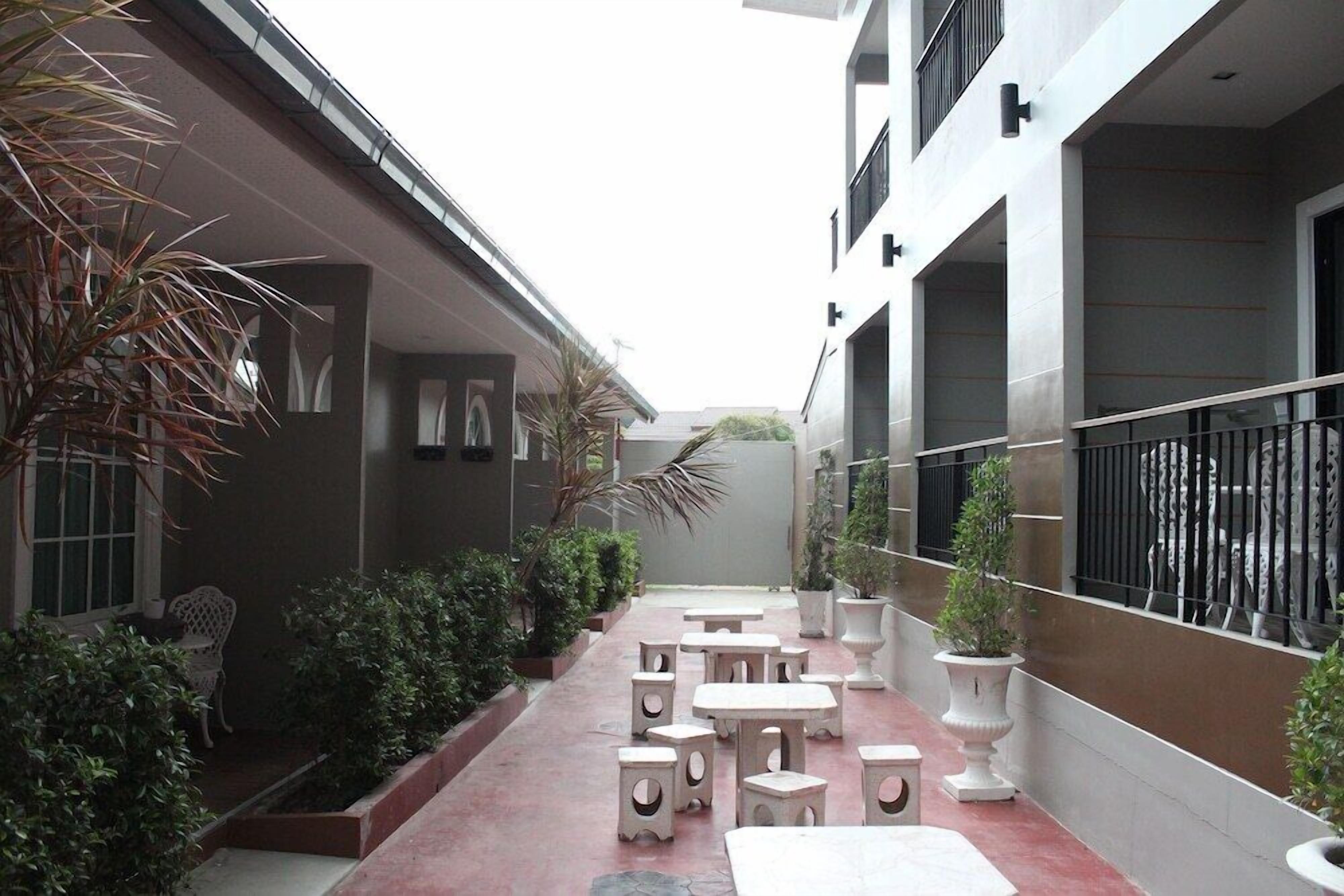 รับประทานอาหารกลางแจ้ง