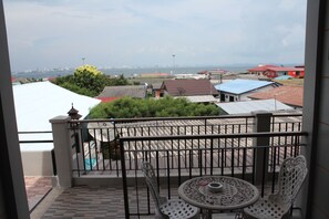 Habitación superior con 2 camas individuales, Terraza, vista al resort | Terraza o patio