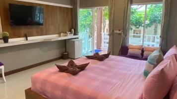 Deluxe Room, 1 Bedroom, Lanai, Resort View | Rollaway beds, free WiFi, bed sheets