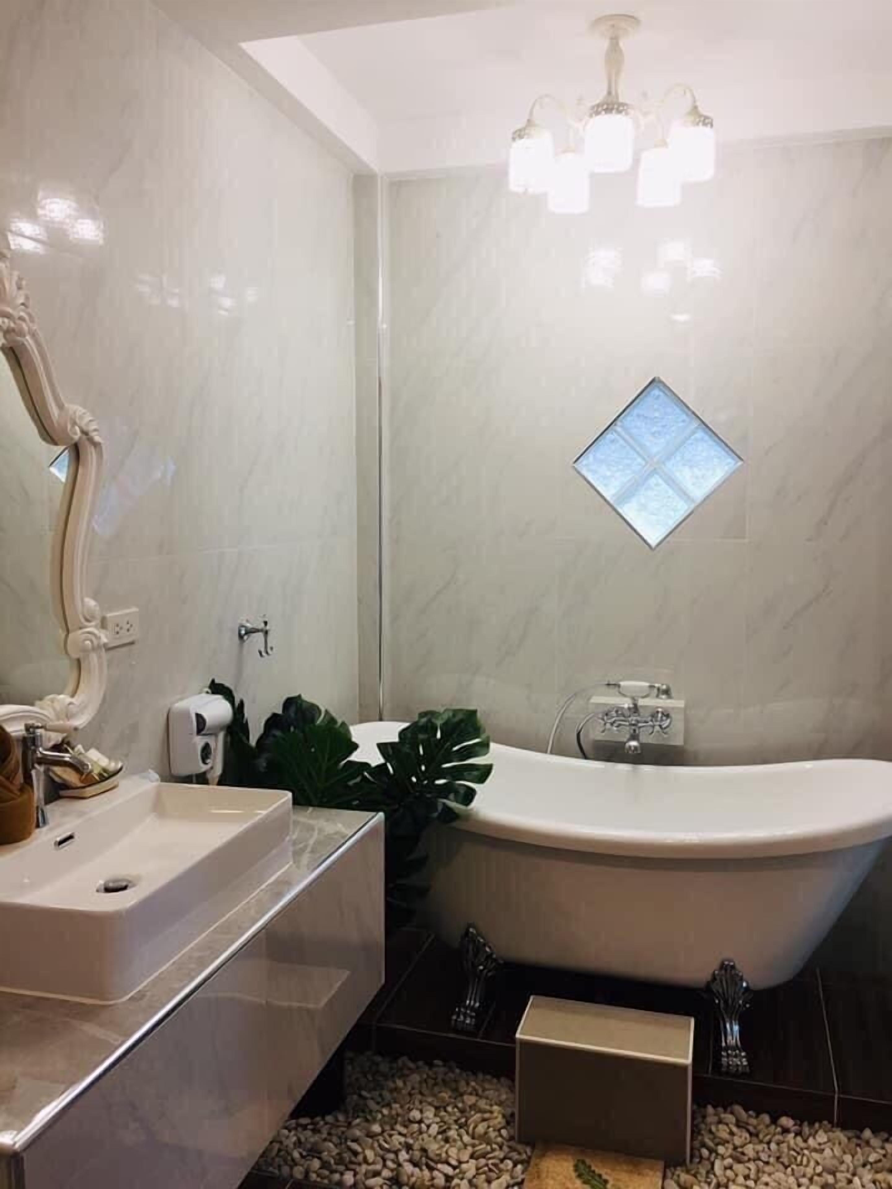 deluxe double room | rollaway beds, free wifi, bed sheets