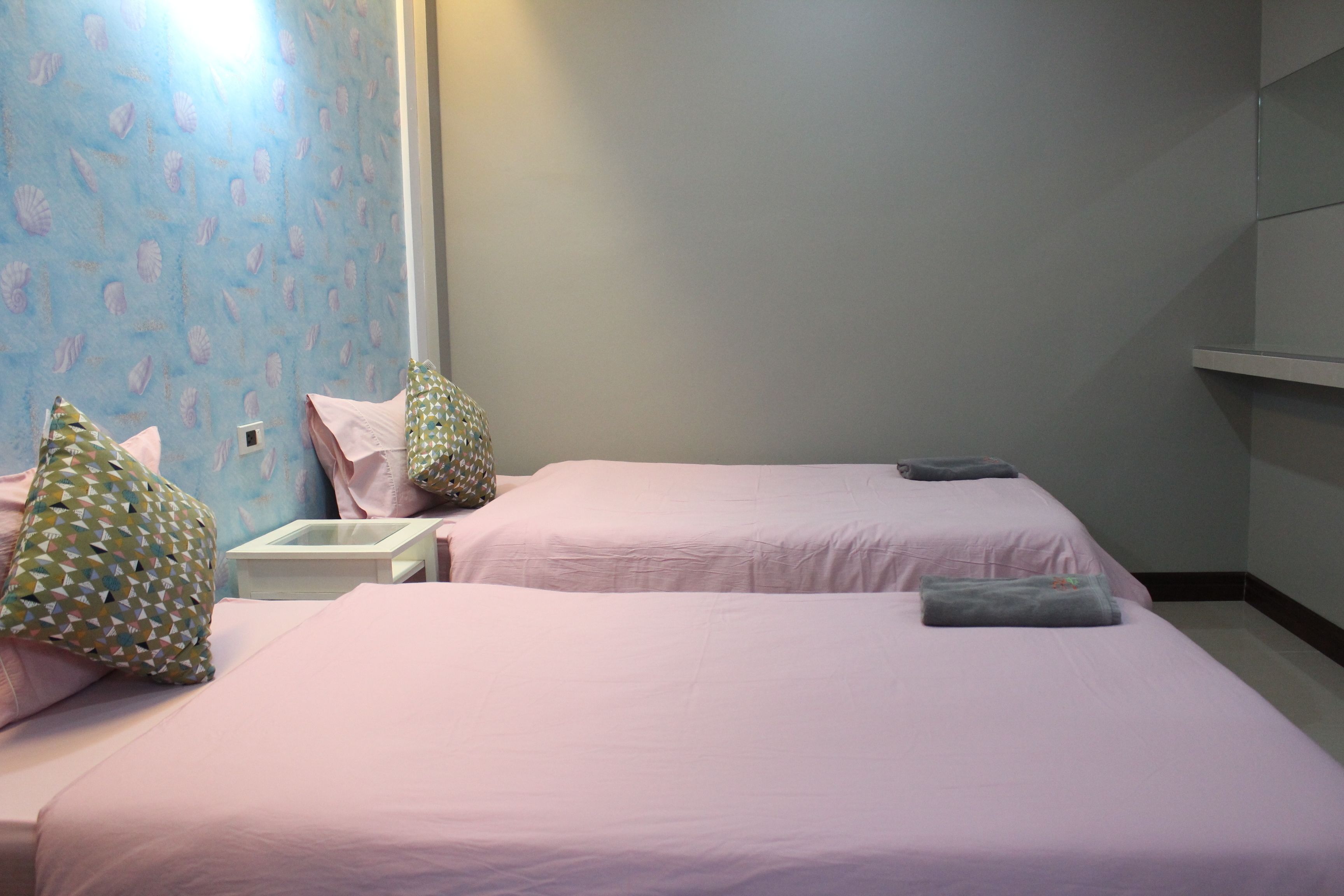 rollaway beds, free wifi, bed sheets