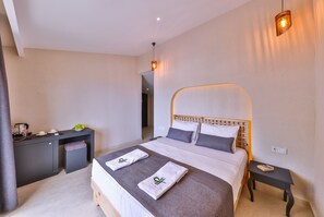 Kahden hengen executive-huone, merinäköala | Minibaari, tallelokero huoneessa, yksilöllisesti kalustettu, äänieristys