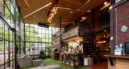 The Botanic Service Room