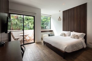 Premium Studio | In-room safe, free WiFi, bed sheets