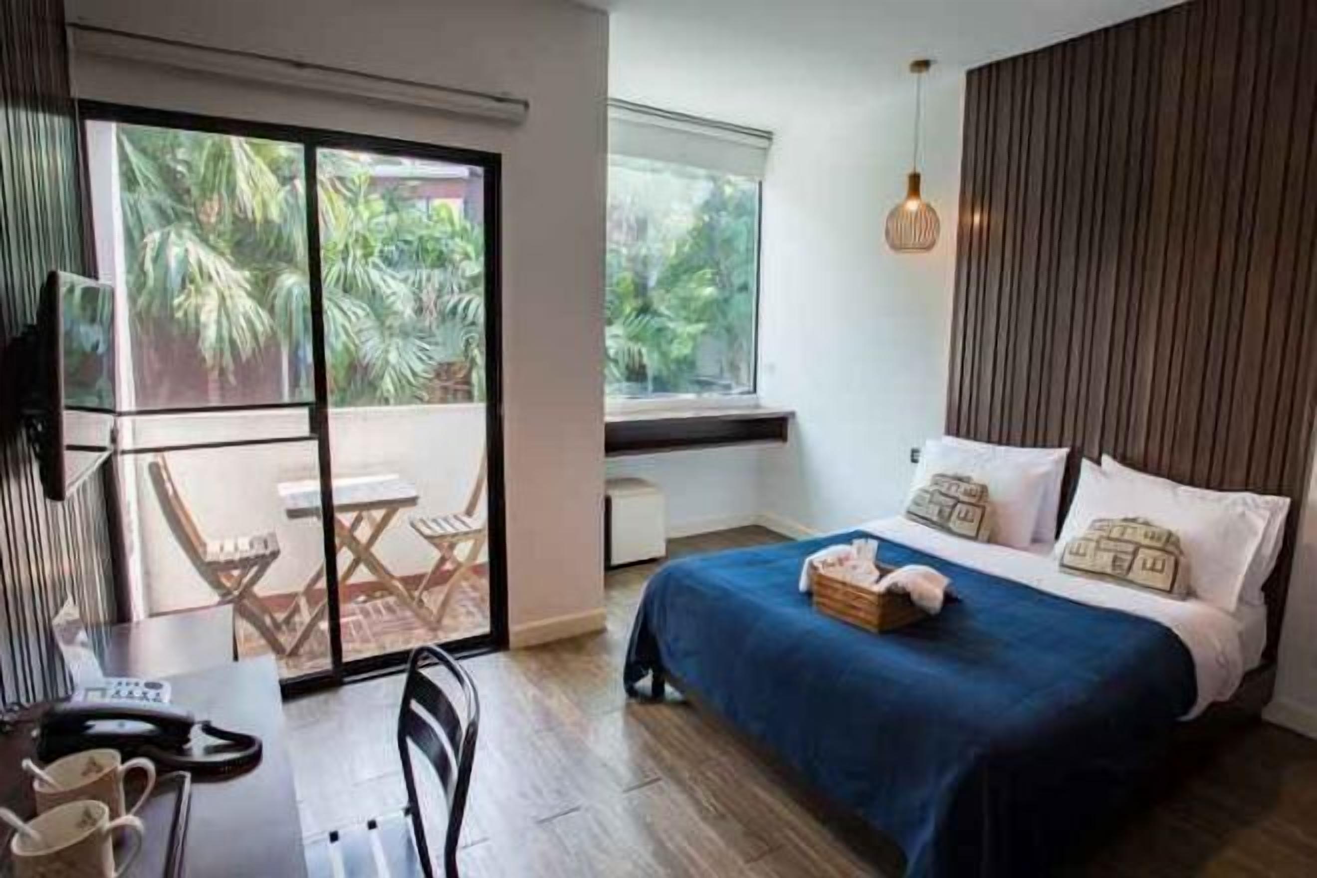 In-room safe, free WiFi, bed sheets