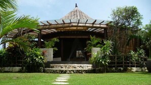 Property grounds - Coconuts Hummingbird (Jimbaran)