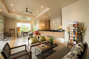 Lobby sitting area - Synsiri Resort (Bangkok)