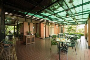 Daily cooked-to-order breakfast for a fee - Synsiri Resort (Bangkok)