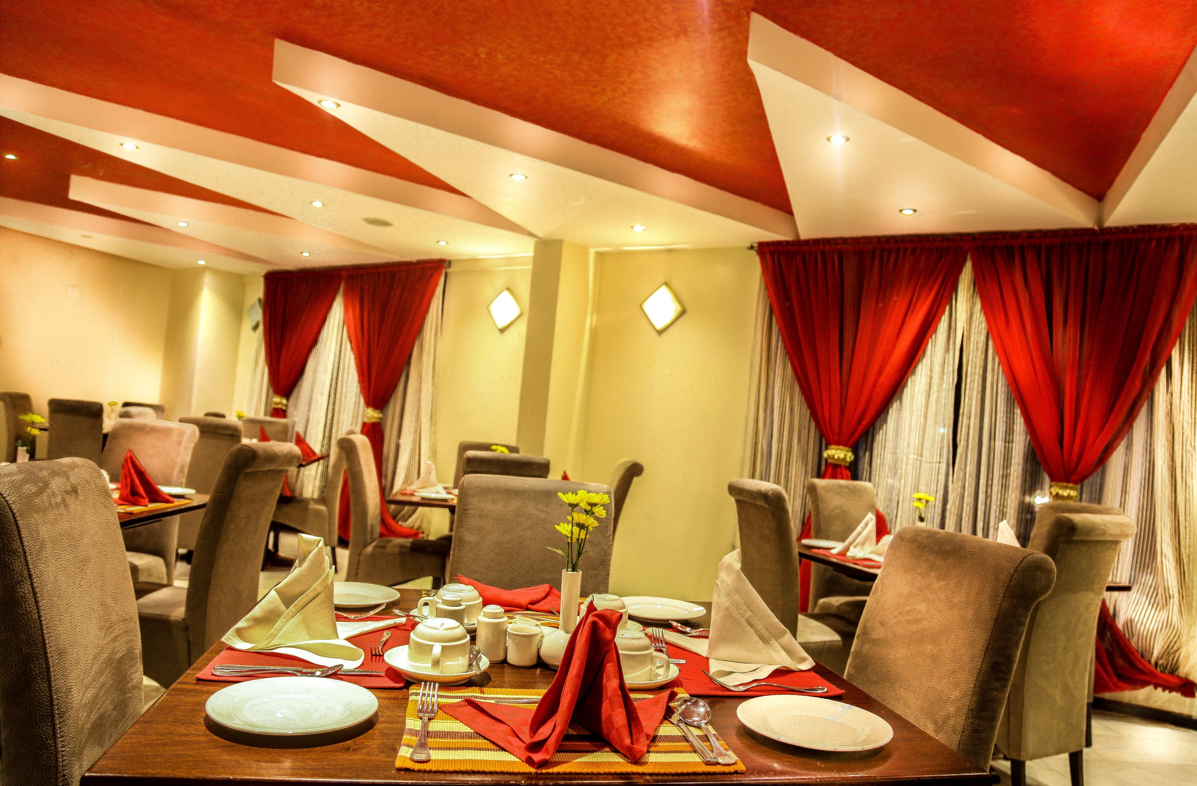 breakfast, lunch, dinner served; international cuisine