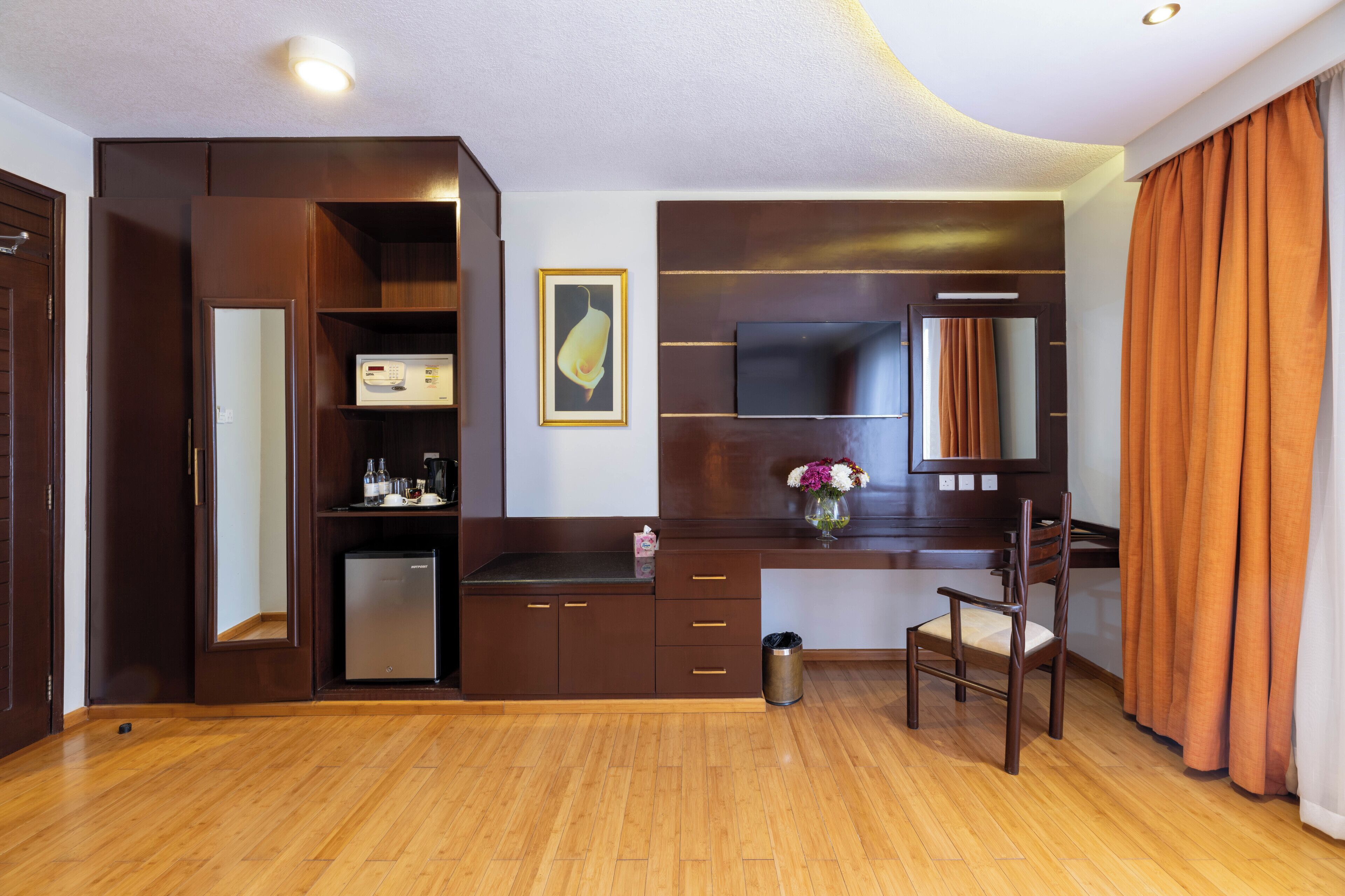 1 bedroom, premium bedding, in-room safe, desk