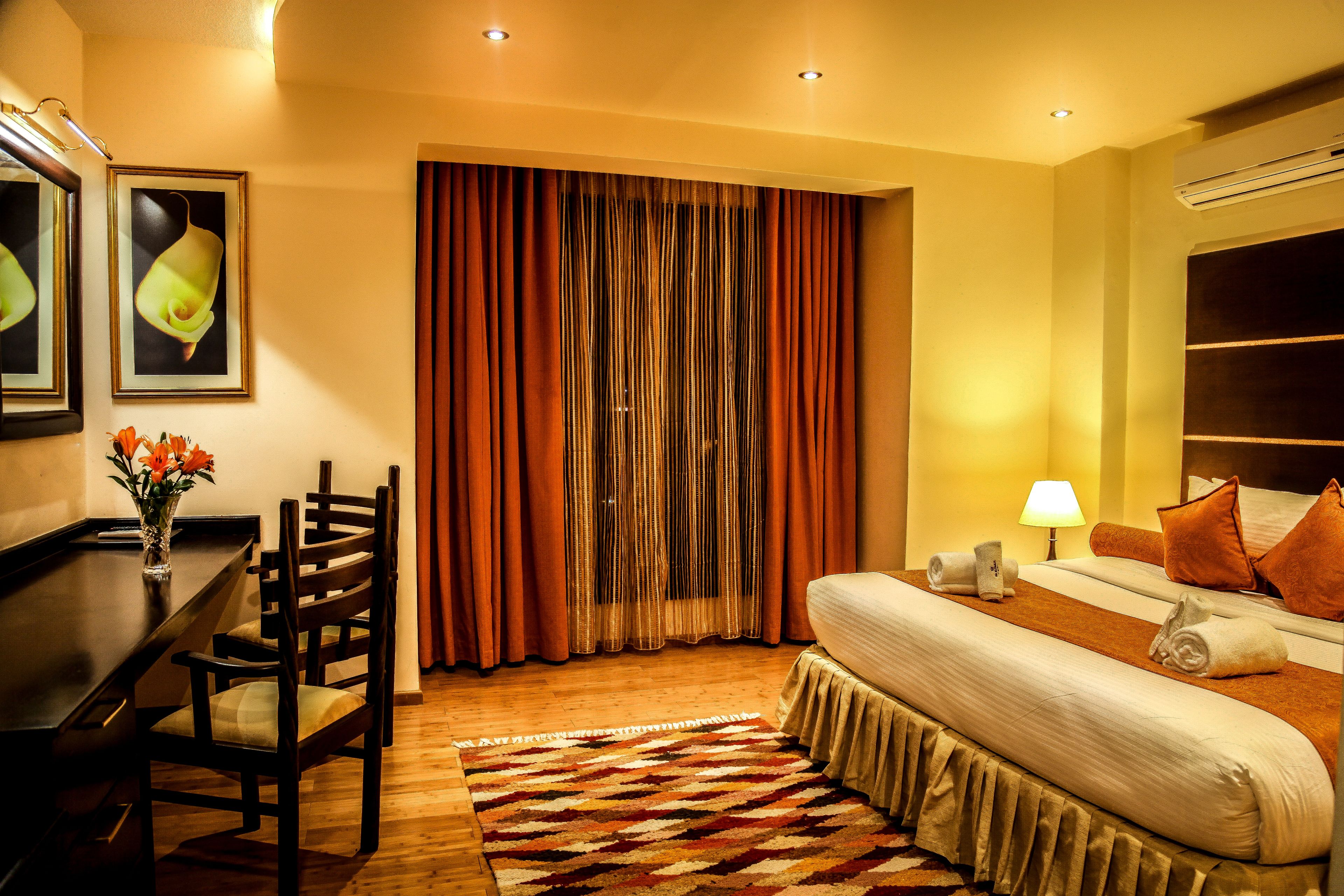 Photo - The Monarch Hotel