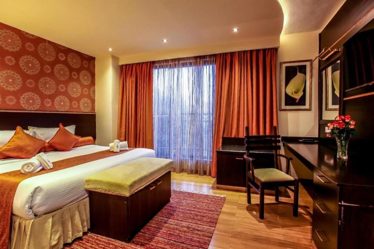Premium bedding, in-room safe, desk, soundproofing
