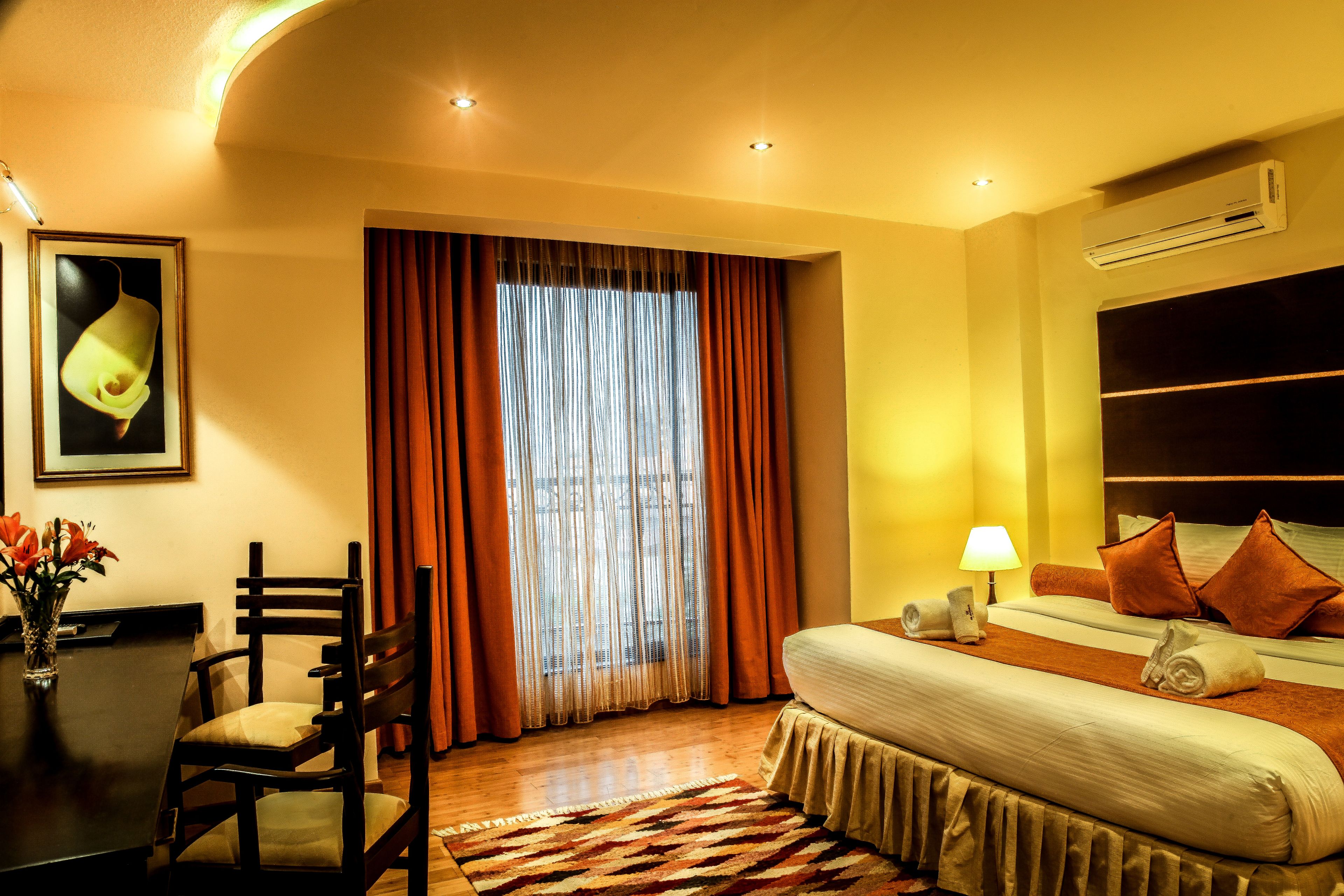 Photo - The Monarch Hotel
