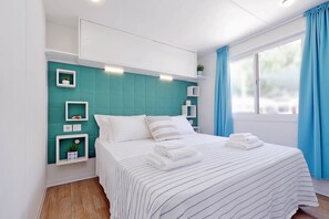 Superior Mobile Home, 2 Bedrooms, Sea View | Premium bedding, free WiFi, bed sheets - Le Palme Village (Terracina)