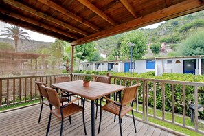 Trailer, 2 quartos (2 Adults + 2 Children) | 1 quarto, roupas de cama premium, Wi-Fi (sobretaxa), roupa de cama