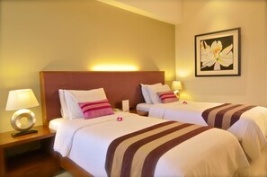 Premium bedding, in-room safe, desk, free WiFi - Anggrek Shopping Hotel (Bandung)
