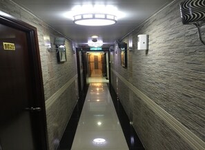 Hallway - Skylark Hostel (Kowloon)