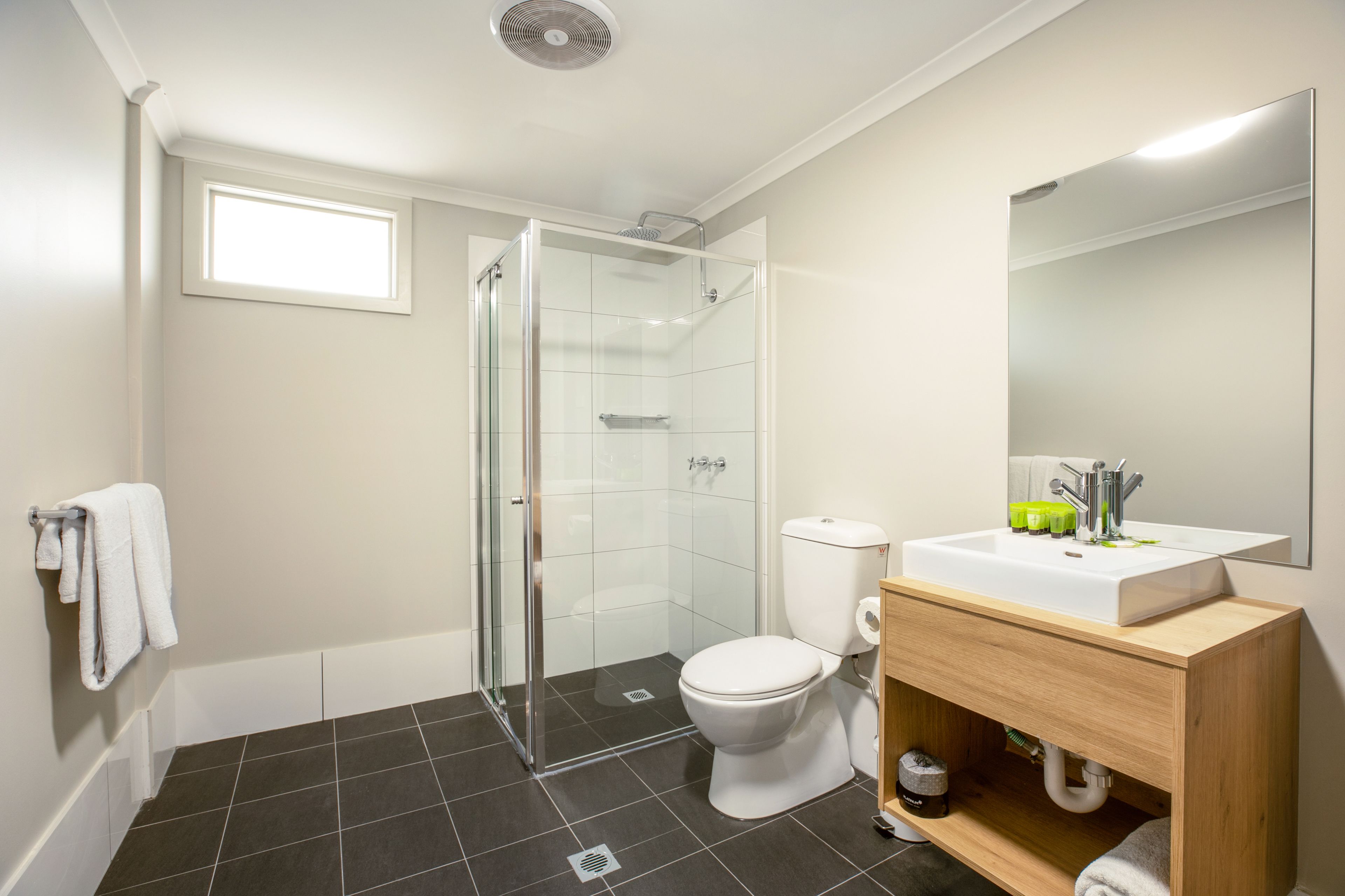 studio queen & single | bathroom | shower, hair dryer, towels