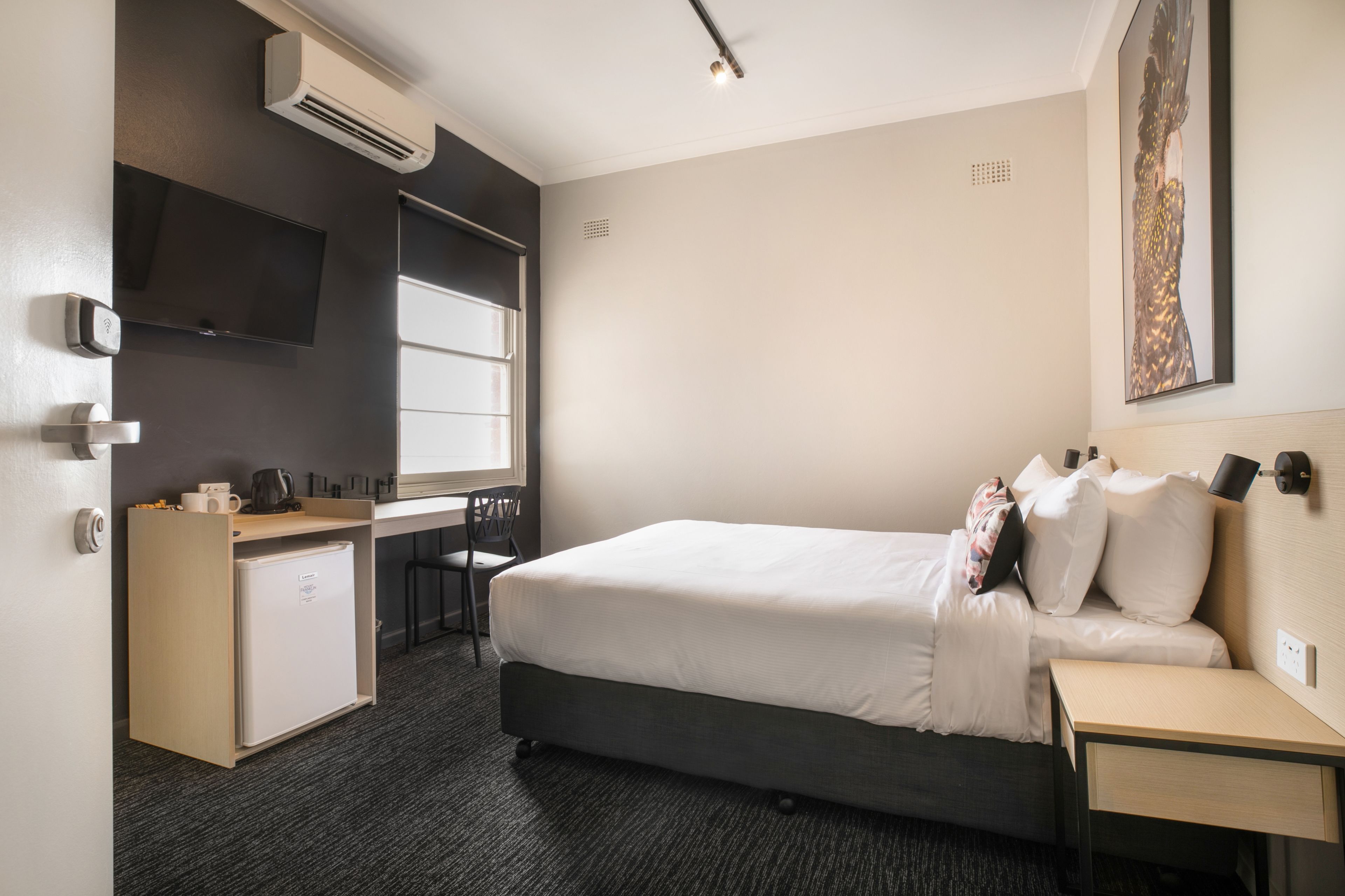 studio queen & single | desk, iron/ironing board, free wifi, bed sheets