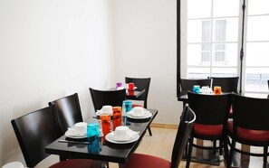 Tägliches Frühstücksbuffet (08.50 EUR pro Person)