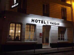 Front of property - Royal Wagram (Paris)
