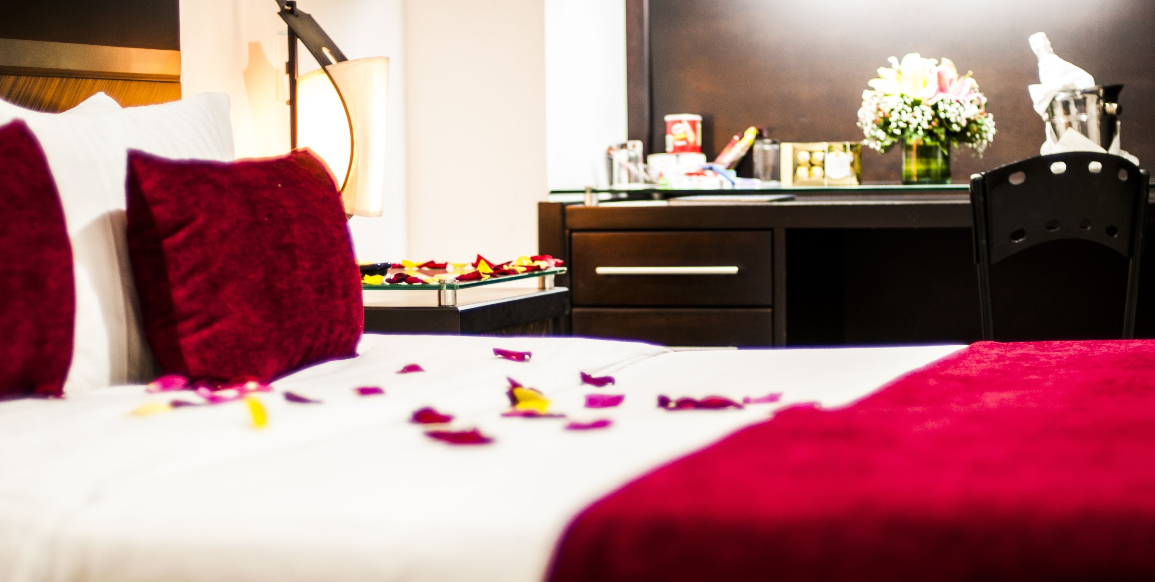 Deluxe Room | In-room safe, desk, blackout curtains, iron/ironing board