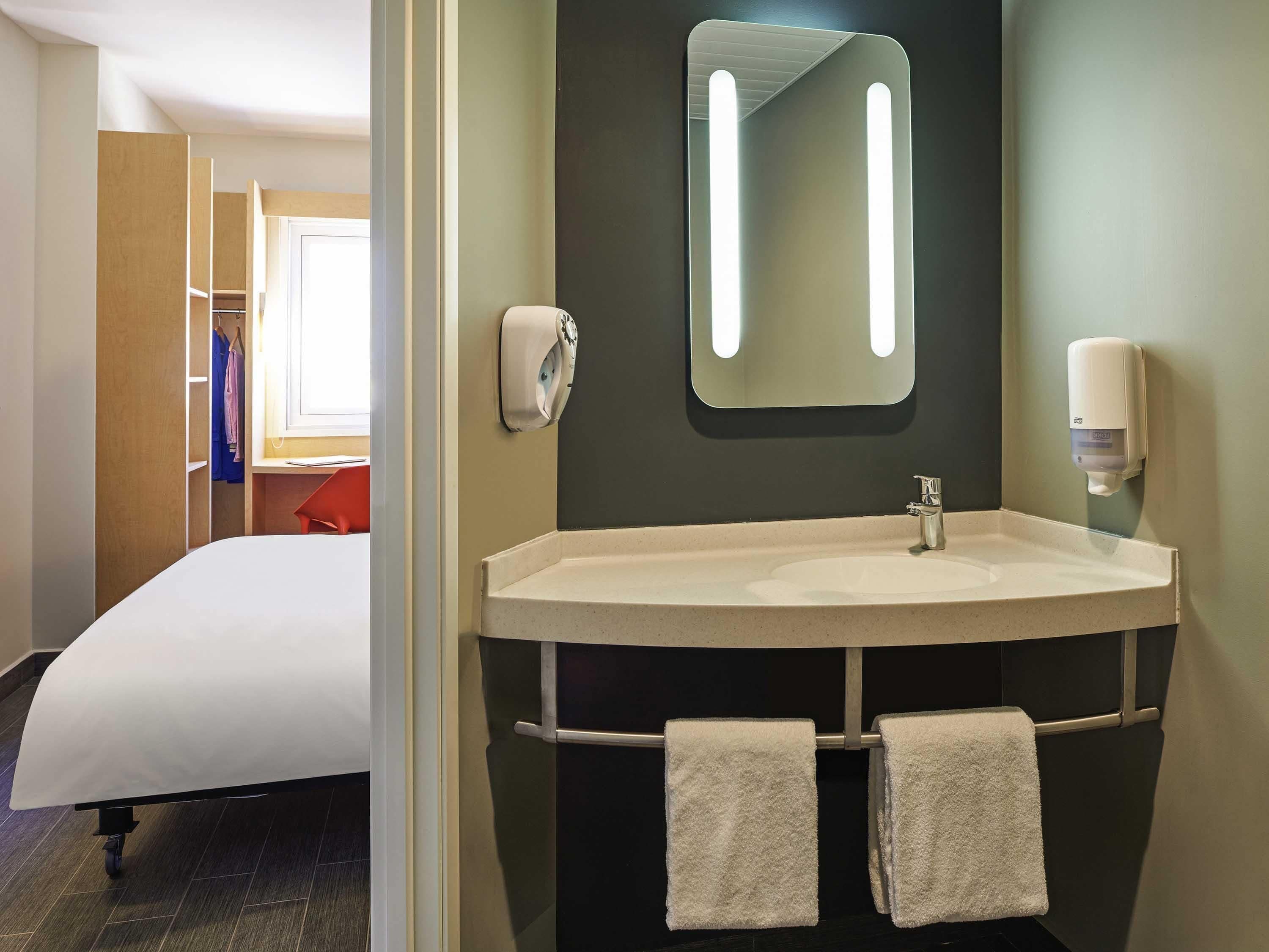 Standard Double Room, 1 Double Bed | In-room safe, desk, blackout drapes, soundproofing