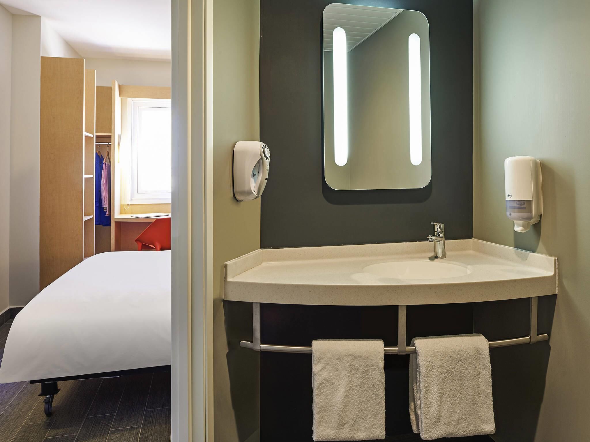 Standard Double Room, 1 Double Bed | In-room safe, desk, blackout drapes, soundproofing