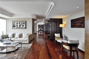 2 bares, bar junto a la piscina