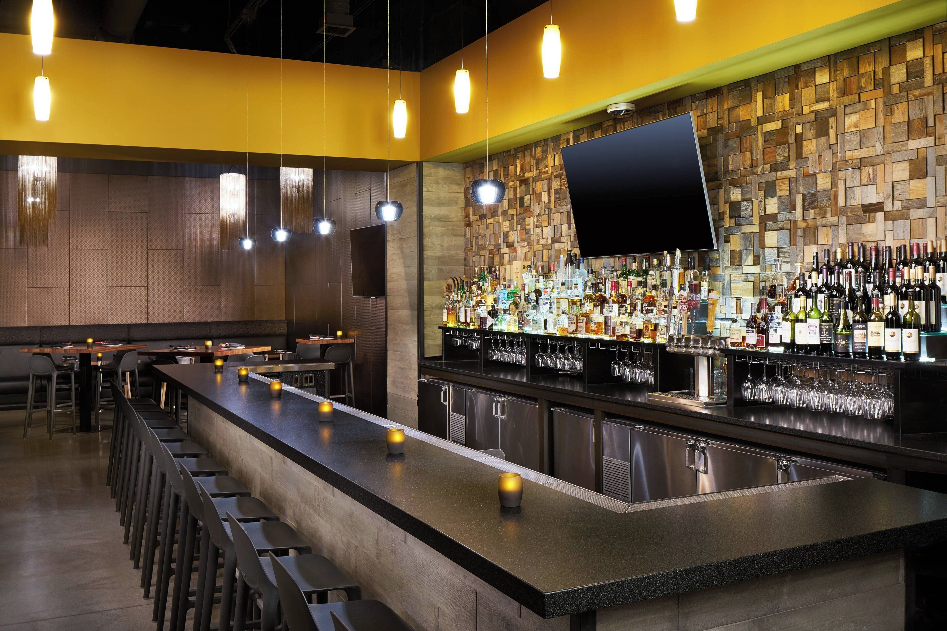 3 restaurants, breakfast, lunch, dinner served; american cuisine