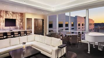 1 bedroom, Frette Italian sheets, premium bedding, pillowtop beds