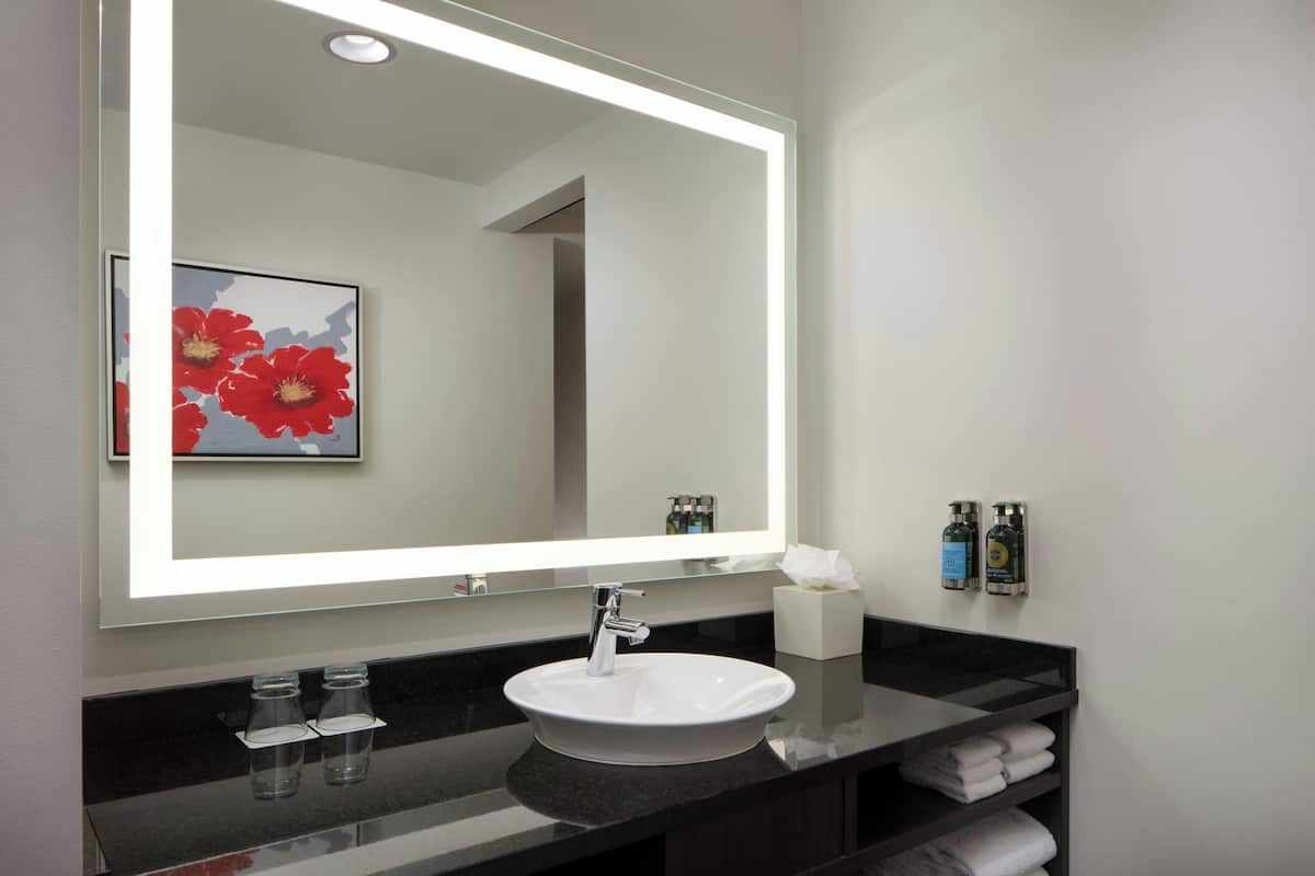 1 bedroom, Frette Italian sheets, premium bedding, pillowtop beds