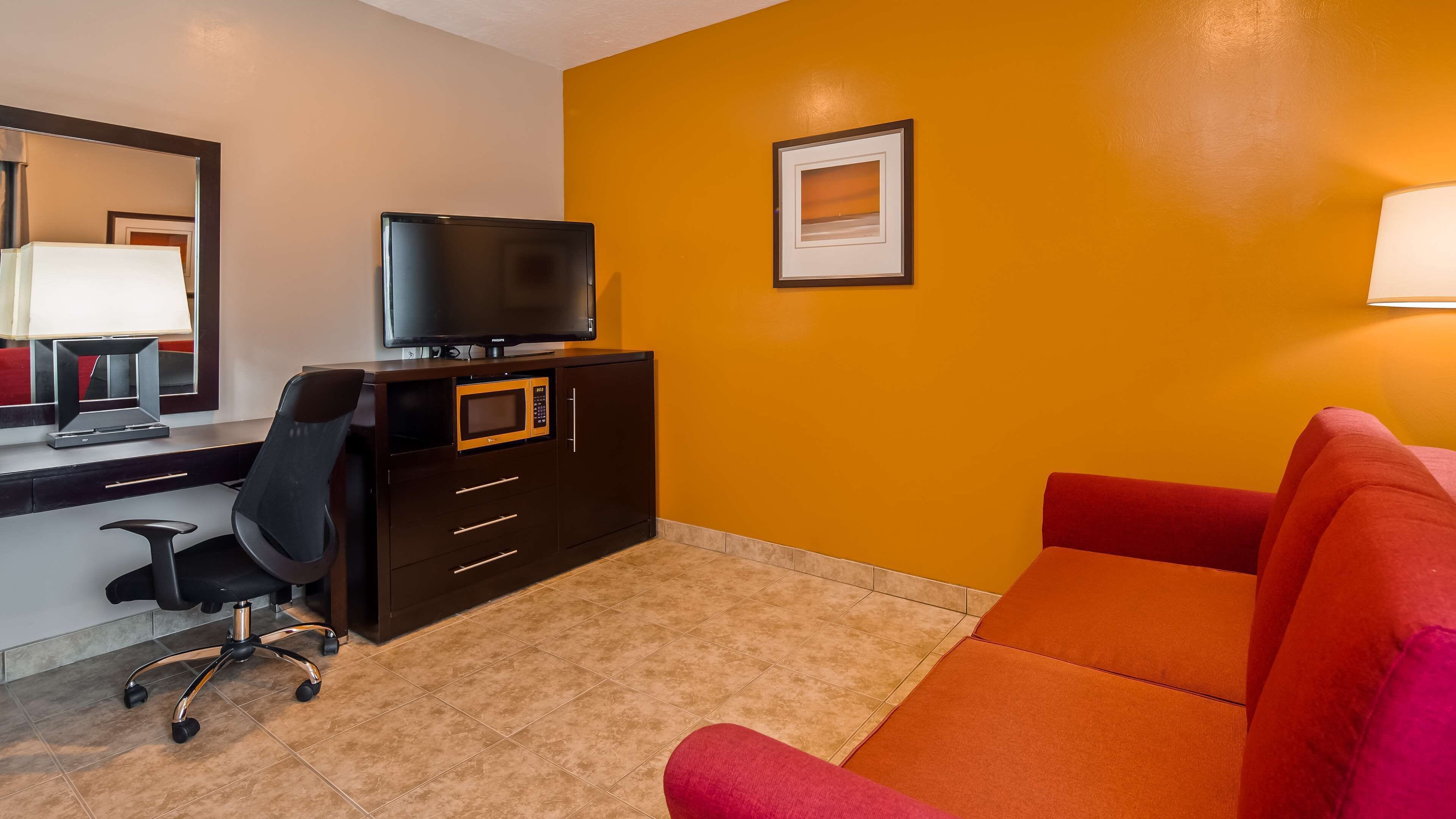 suite, 1 king bed, non smoking, refrigerator & microwave | pillow-top beds, in-room safe, desk, iron/ironing board