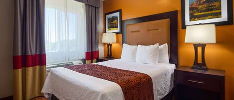 Chambre Standard, 1 grand lit, accessible aux personnes à mobilité réduite (Walk-in Shower)