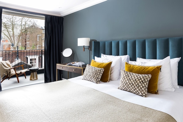 Penthouse Two Bedroom Apartment | Balcony