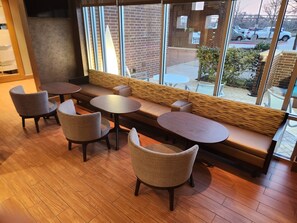 Lobby sitting area - SpringHill Suites Dallas Lewisville (Lewisville)