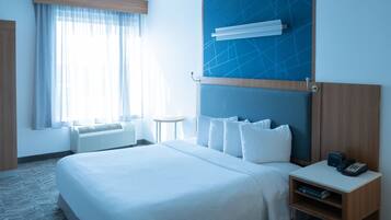 Schreibtisch, laptopgeeigneter Arbeitsplatz, Bügeleisen/Bügelbrett