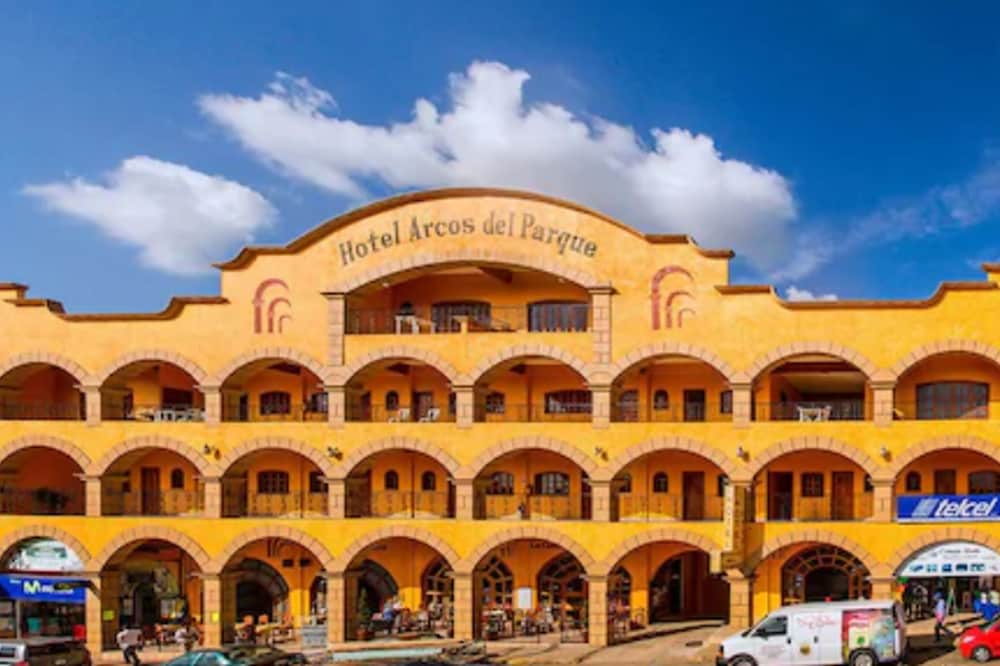 Hotel Arcos del Parque