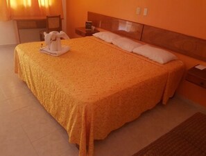 مكتب ومكواة/لوح كي وواي فاي مجانًا