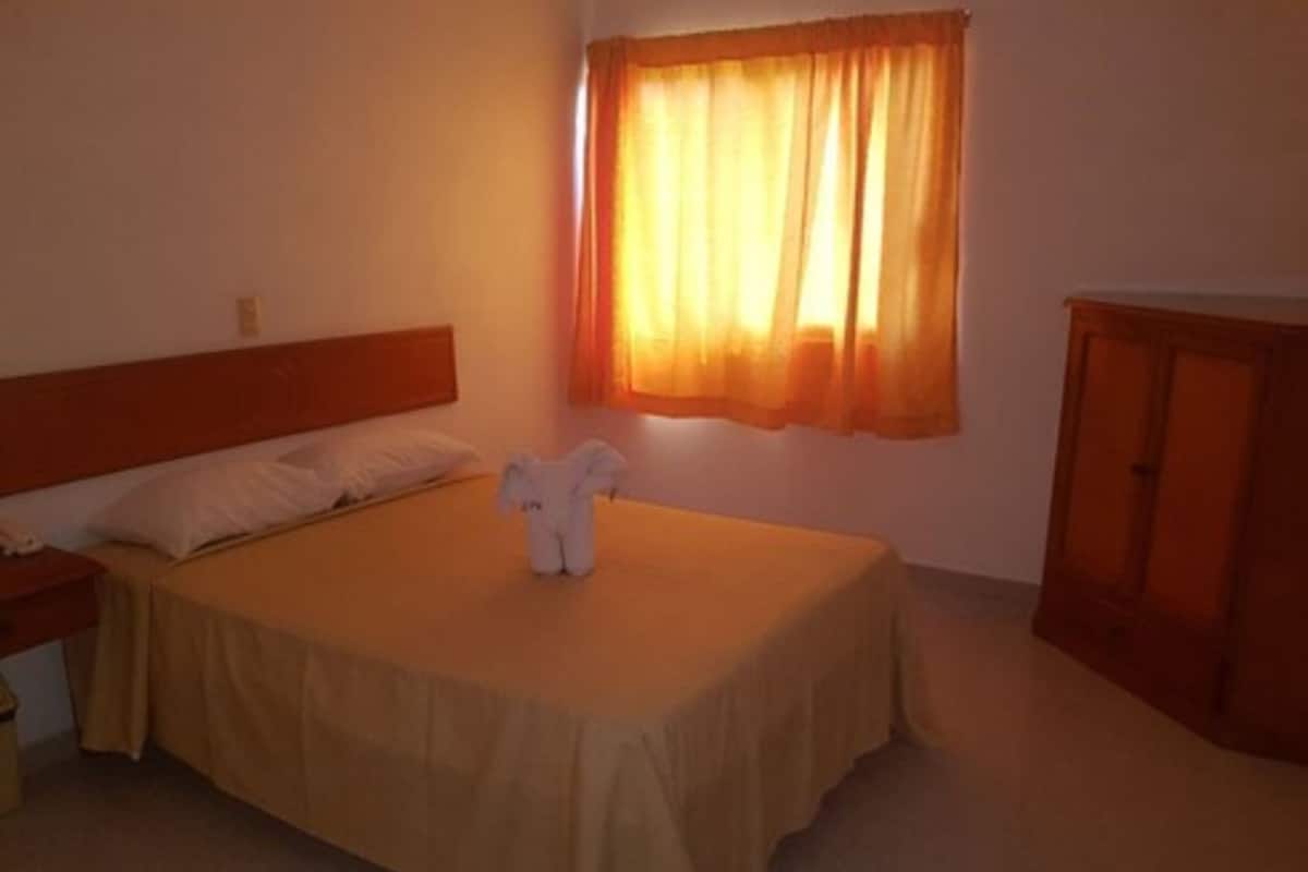Single Room | Desk, iron/ironing board, free WiFi