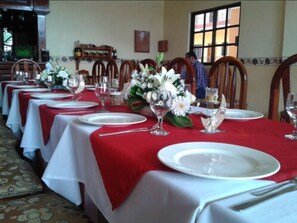 Breakfast, lunch, dinner served; international cuisine 