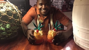 2 barer/lounger og strandbar