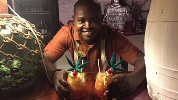 2 bars/lounges, beach bar