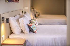 Family Studio | Desk, iron/ironing board, free WiFi, bed sheets