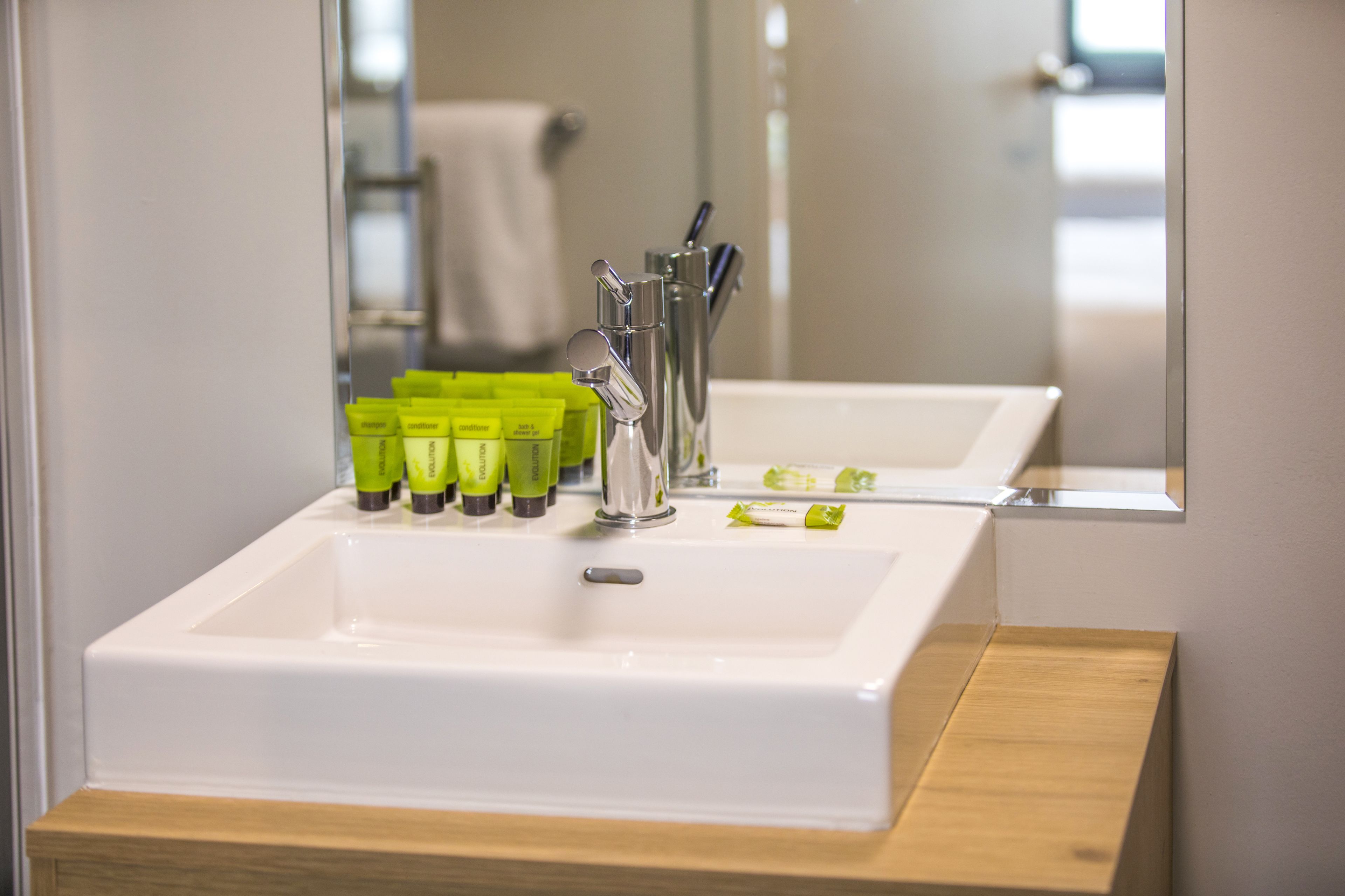 shower, rainfall showerhead, free toiletries, hair dryer