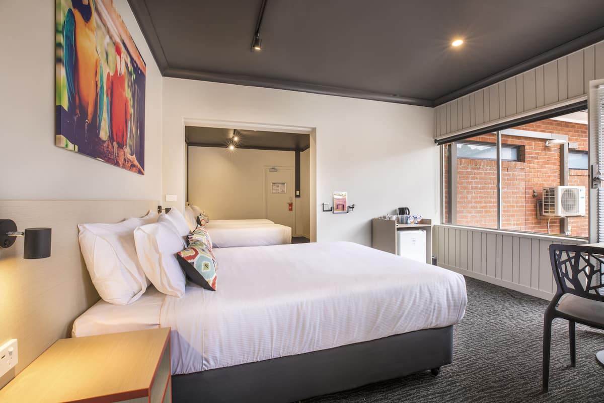 family studio | desk, iron/ironing board, free wifi, bed sheets