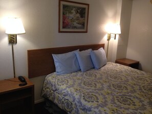 Standard Room | Desk, iron/ironing board, free WiFi - Crown Inn (Grand Prairie)