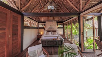 Luna Suite Selva Queen | Minibar, in-room safe, free WiFi, bed sheets